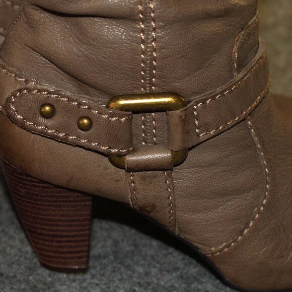 Fossil Women’s Brown Leather Ankle Boots – Size 7 | Buckle Strap | Pre-Owned - Picture 9 of 13